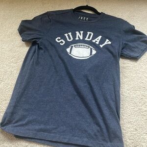 🩷 3/$18 Sunday Football graphic tee stretchy men’s small